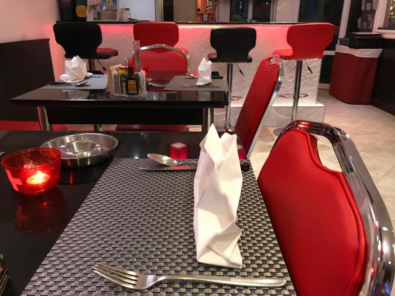 Swiss Food Restaurant And Room For Rent Pattaya Ngoại thất bức ảnh